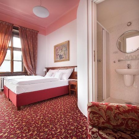 Ea Zamecky Hotel Hrubá Skála Buitenkant foto