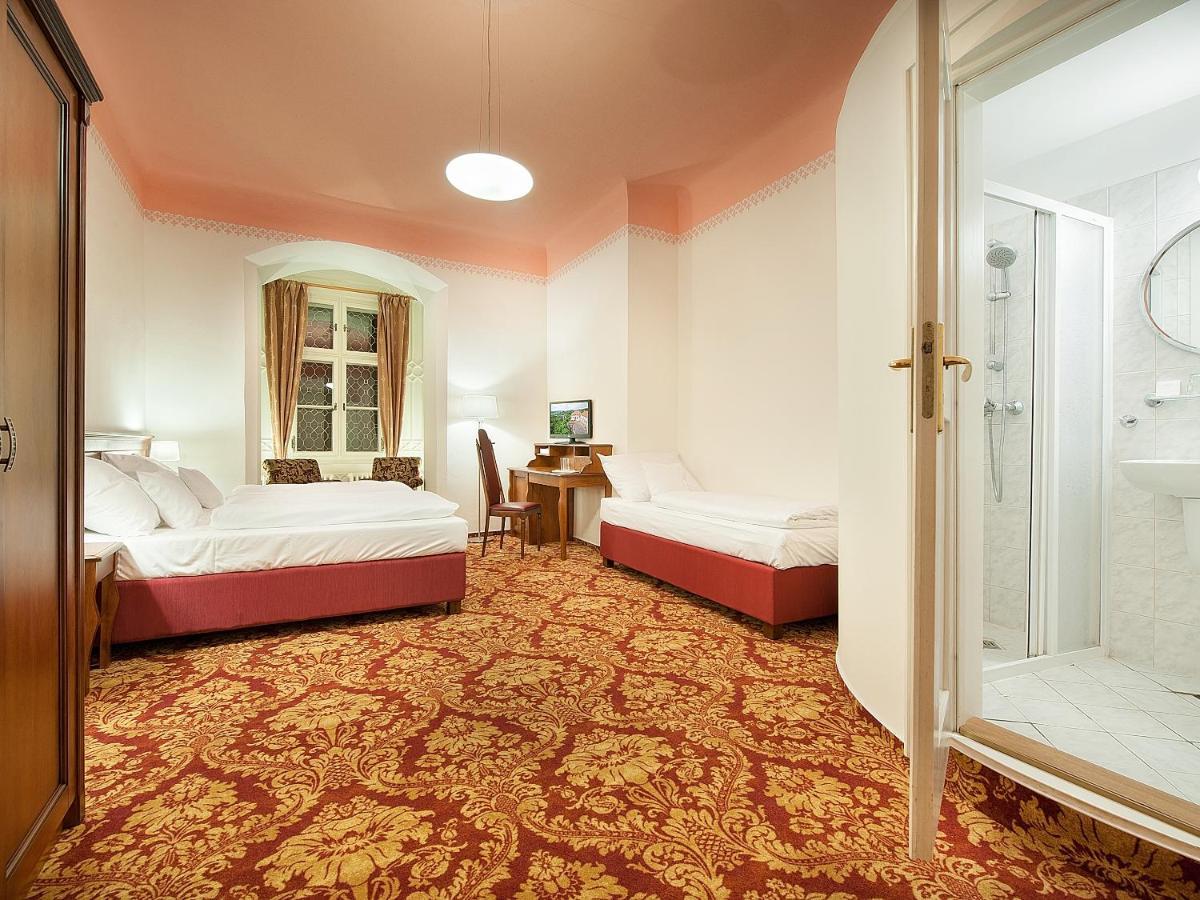 Ea Zamecky Hotel Hrubá Skála Buitenkant foto