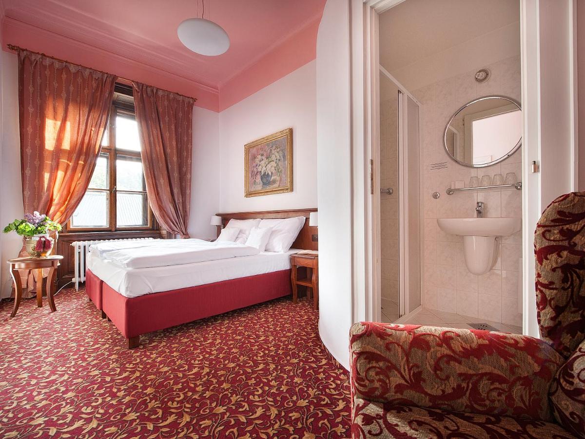 Ea Zamecky Hotel Hrubá Skála Buitenkant foto