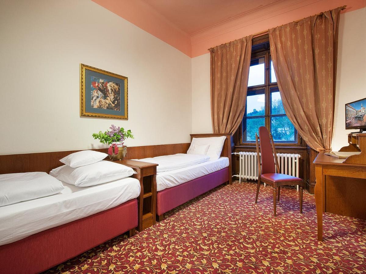 Ea Zamecky Hotel Hrubá Skála Buitenkant foto