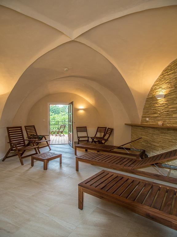 Ea Zamecky Hotel Hrubá Skála Buitenkant foto