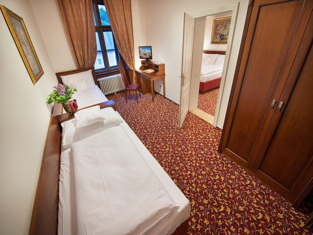 Ea Zamecky Hotel Hrubá Skála Buitenkant foto