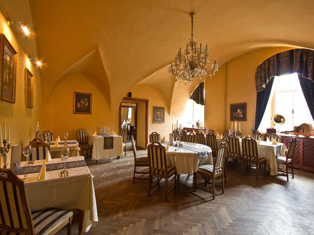 Ea Zamecky Hotel Hrubá Skála Buitenkant foto