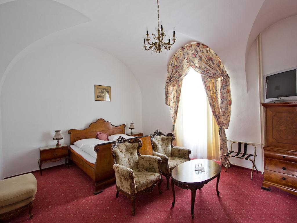 Ea Zamecky Hotel Hrubá Skála Buitenkant foto
