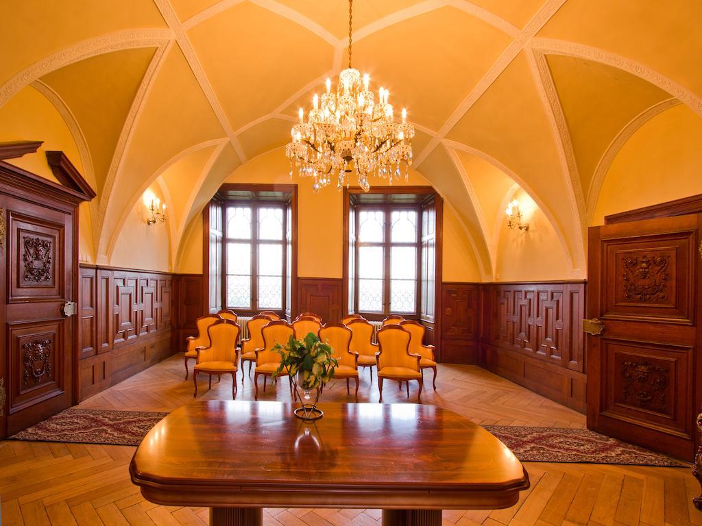 Ea Zamecky Hotel Hrubá Skála Buitenkant foto