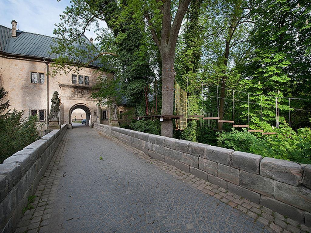 Ea Zamecky Hotel Hrubá Skála Buitenkant foto