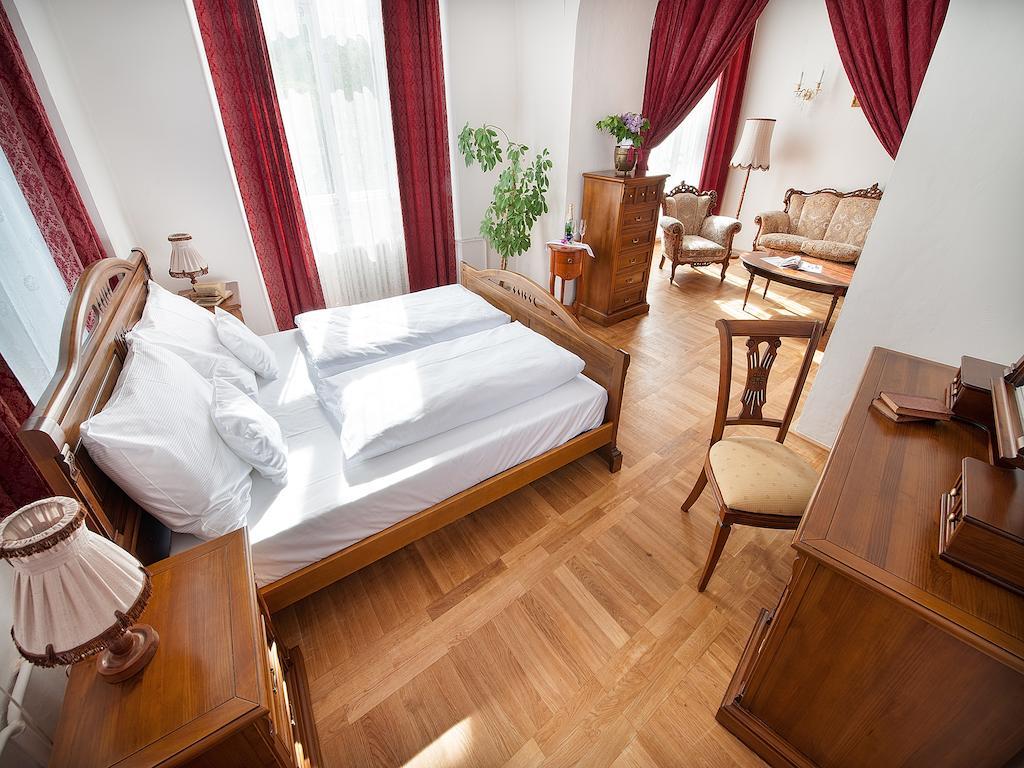 Ea Zamecky Hotel Hrubá Skála Buitenkant foto