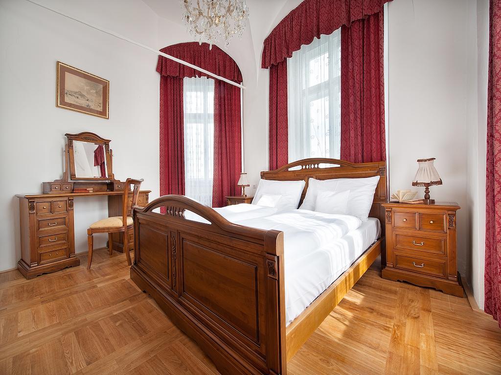 Ea Zamecky Hotel Hrubá Skála Buitenkant foto