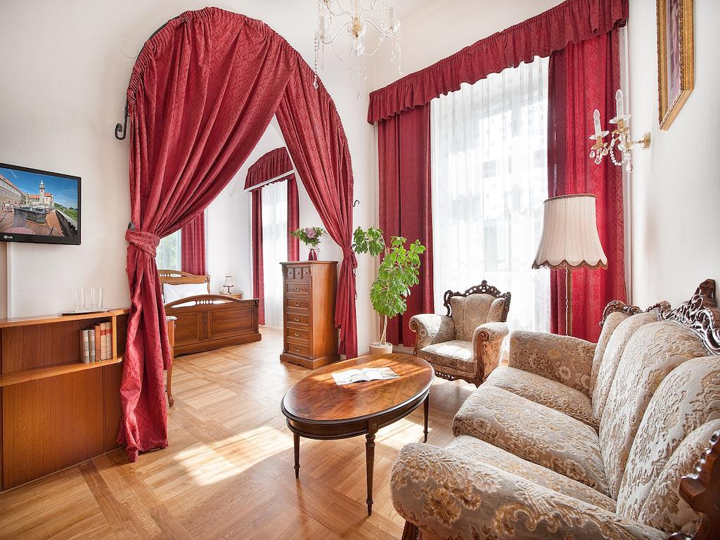 Ea Zamecky Hotel Hrubá Skála Buitenkant foto