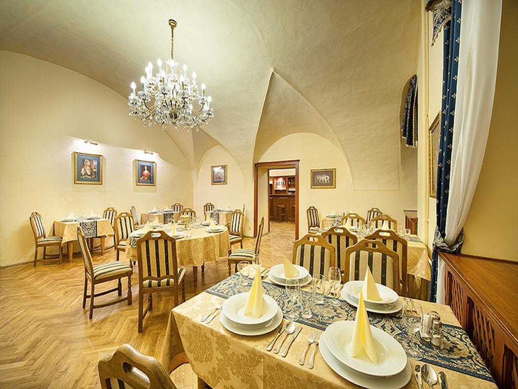Ea Zamecky Hotel Hrubá Skála Buitenkant foto