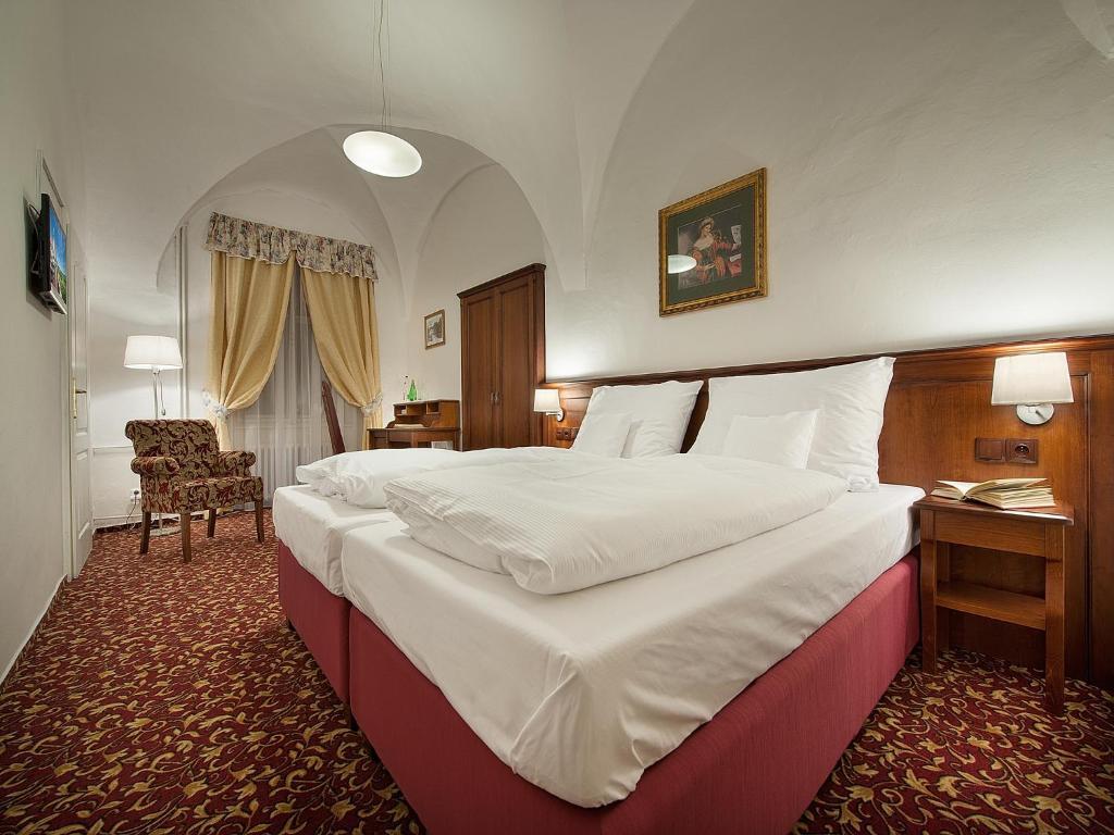 Ea Zamecky Hotel Hrubá Skála Buitenkant foto
