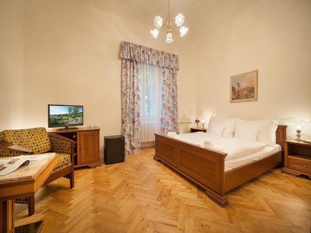 Ea Zamecky Hotel Hrubá Skála Buitenkant foto