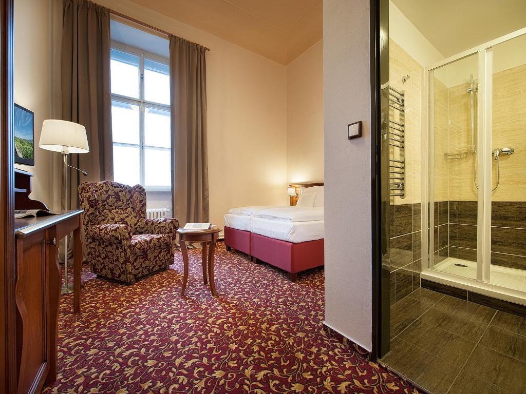 Ea Zamecky Hotel Hrubá Skála Buitenkant foto