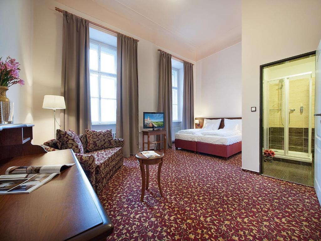 Ea Zamecky Hotel Hrubá Skála Buitenkant foto