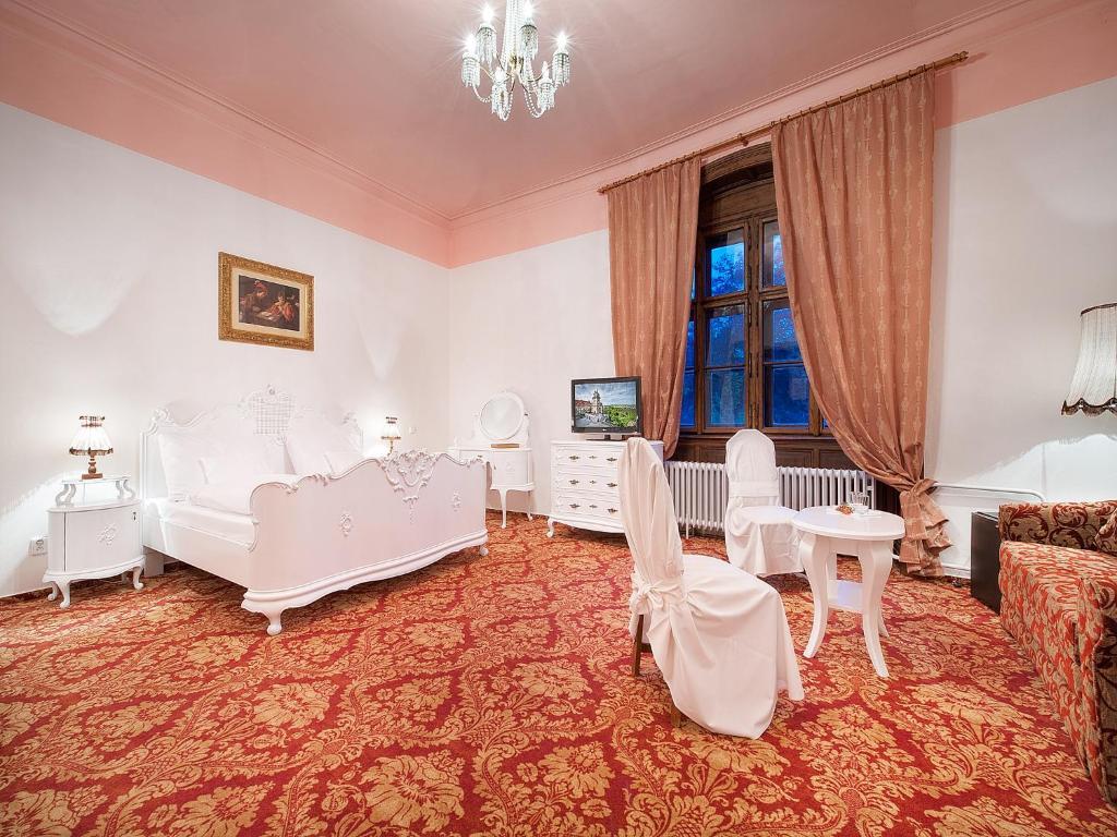 Ea Zamecky Hotel Hrubá Skála Buitenkant foto