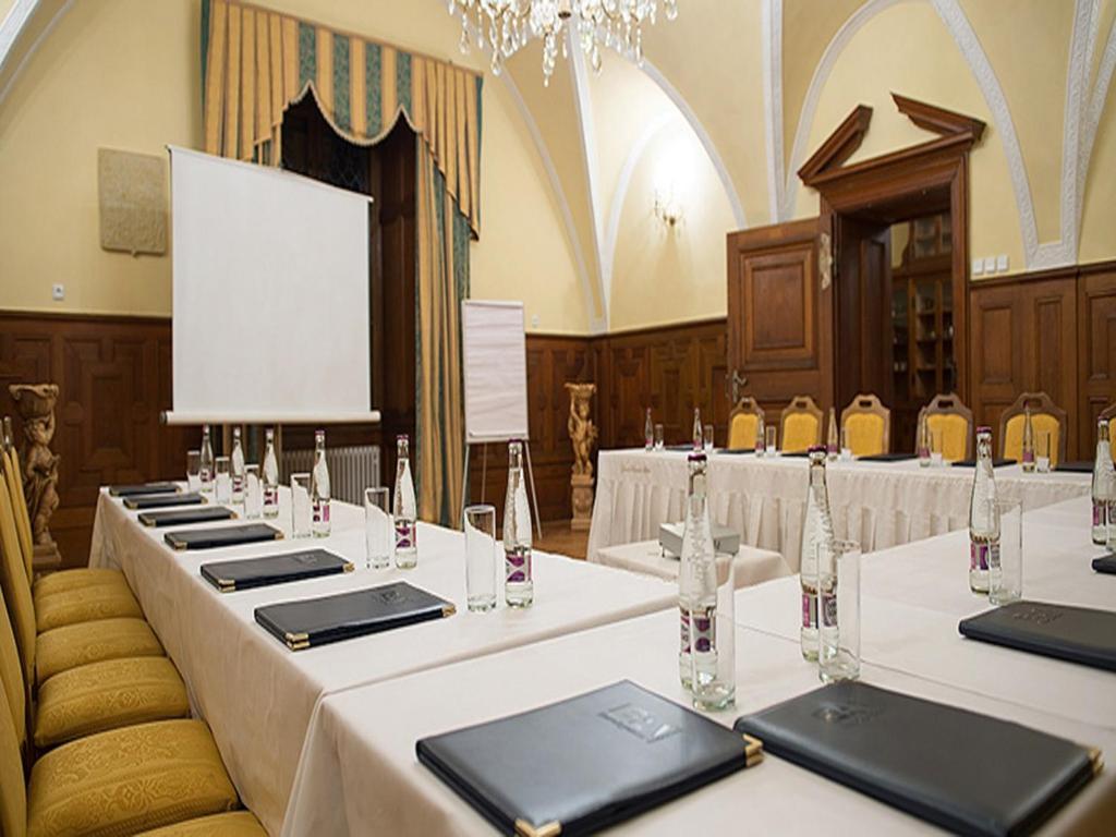 Ea Zamecky Hotel Hrubá Skála Buitenkant foto
