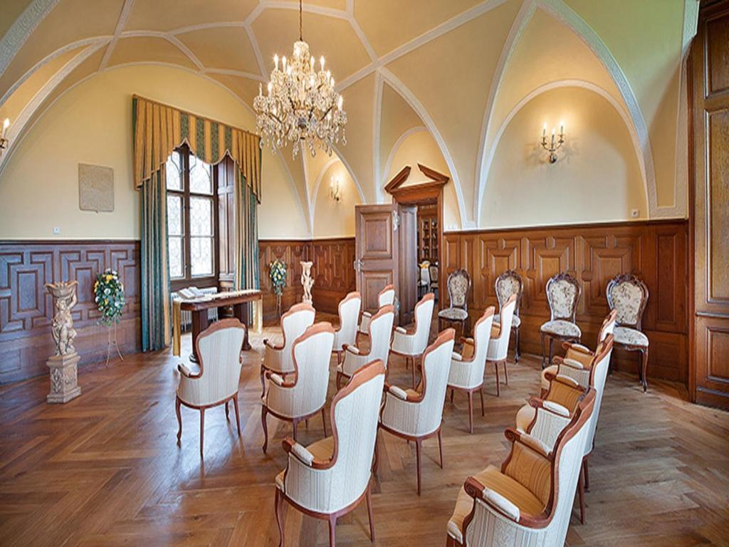 Ea Zamecky Hotel Hrubá Skála Buitenkant foto